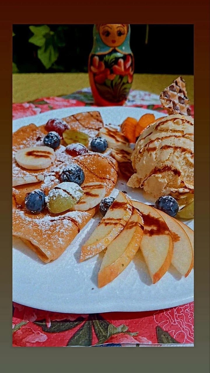 Blini-Dessert mit Eis